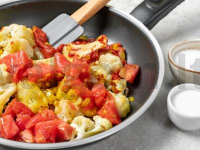 Žiedinė kopūstai pomidorų padaže su karčiu Žingsnis 2