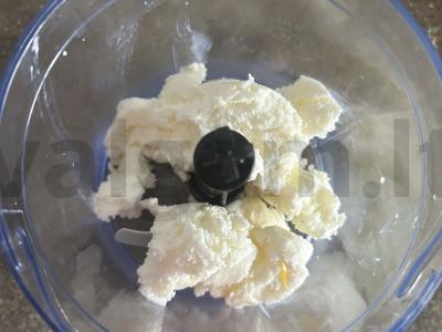 Pieno kokteilis su vyšnių sultimis Žingsnis 1