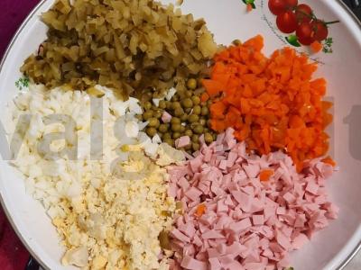 Olivje salotas su dešra ir morkomis Žingsnis 4