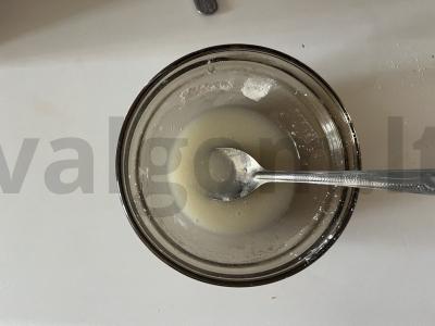 Traškūs kepti spurgos cukraus glazūroje Žingsnis 2