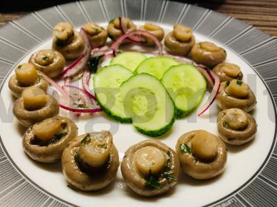 Marinuoti šampinjonai „30 minučių“ pagrindine nuotrauka