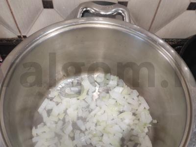 Borščas su burokėlių lapais ir paprikomis Žingsnis 1