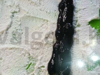 Rulėtiniai su migdolais ir mėlynių džemu Žingsnis 1