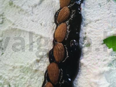 Rulėtiniai su migdolais ir mėlynių džemu Žingsnis 2