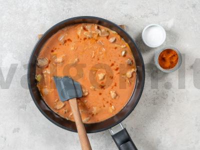 Kiauliena su padažu keptuvėje Žingsnis 2