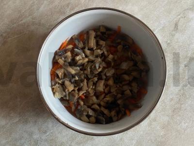 Salotas „Atlantik“ su vištienos krūtinėle ir pievagrybiais Žingsnis 5