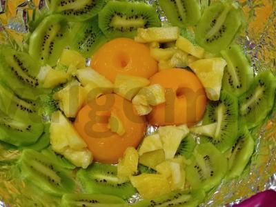 Vaisių želė tortas su biskvito gabaliukais ir abrikosais Žingsnis 4