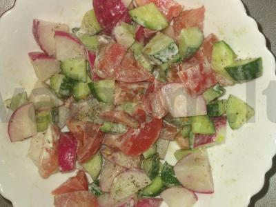 Šviežių daržovių salotas su ridikėliais ir džiovinta mėta Žingsnis 6