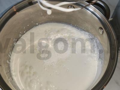 Greitas biskvitinis tortas su bananais Žingsnis 2