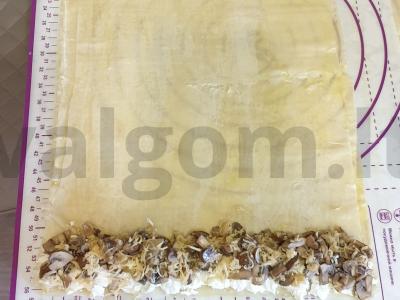 Sluoksniuotos vamzdeliai su grybais ir sūriu Žingsnis 3