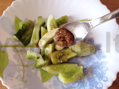 Agurkų salotos su sojų padažu Žingsnis 4