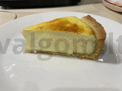 Sultingas grietinės pyragas iš kvietinių miltų pagrindine nuotrauka