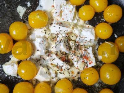 Makaronai su feta sūriu ir keptais pomidorais Žingsnis 1