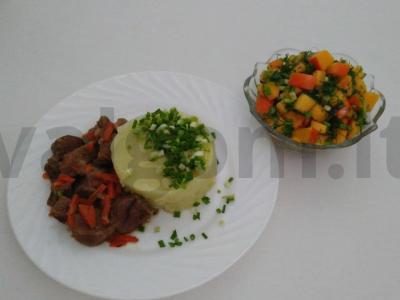 Troškinta veršiena su bulvių koše ir persimonų salsa pagrindine nuotrauka