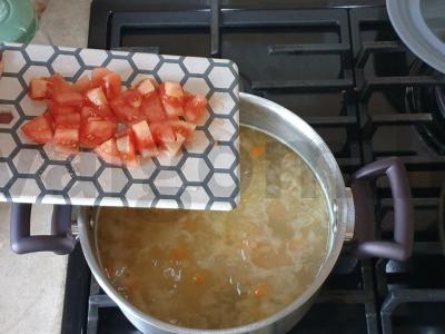 Žuvies sriuba iš dantytos žuvies su daržovėmis Žingsnis 5