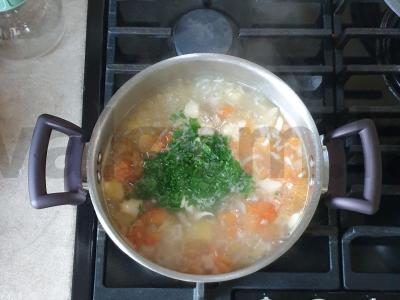 Žuvies sriuba iš dantytos žuvies su daržovėmis Žingsnis 7