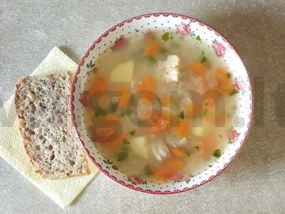 Žuvies sriuba iš dantytos žuvies su daržovėmis pagrindine nuotrauka