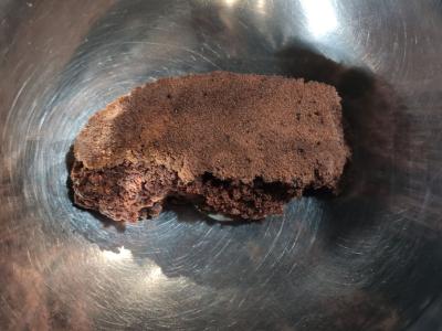 Trifliai su kremu, braškėmis ir šokoladu Žingsnis 1