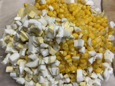 Salotos su rūkytomis vištienos krūtinėlėmis ir ananasais Žingsnis 2