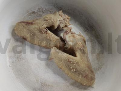 Sriuba su dviem mėsos rūšimis mineraliniame vandenyje Žingsnis 1