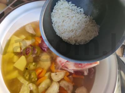 Sriuba su dviem mėsos rūšimis mineraliniame vandenyje Žingsnis 8