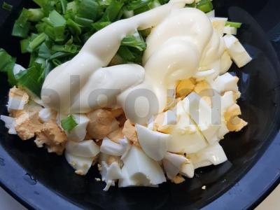 Pyragėliai su kiaušiniu ir svogūnu keptuvėje Žingsnis 2