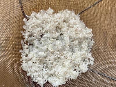 Ryžių košė vandenyje su razinomis ir sviestu Žingsnis 1