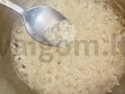 Ryžių košė vandenyje su razinomis ir sviestu Žingsnis 2