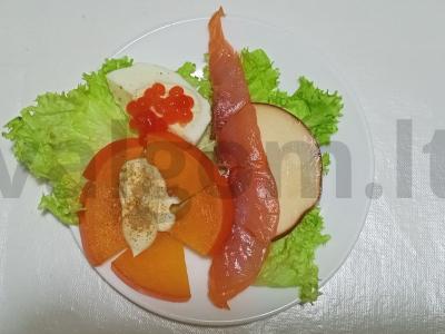 Išskirtinė lašišos, persimonų ir salotų lapų salotos Žingsnis 2