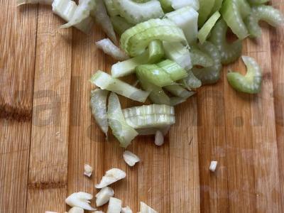 Makaronai su bolonės padažu ir salierais Žingsnis 2