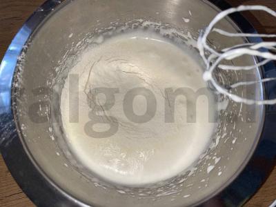 Biskvitiniai ritinėliai su abrikosų kremu Žingsnis 1