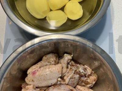 Kepti vištienos sparneliai su virtomis bulvėmis Žingsnis 1