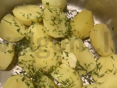 Kepti vištienos sparneliai su virtomis bulvėmis Žingsnis 4