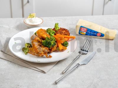 Vištiena parmezano trupiniuose su brokolių garnyru pagrindine nuotrauka