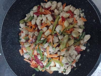 Kuskusas su daržovių mišiniu ir vištienos filė Žingsnis 4