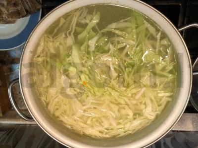 Šči su kiaulienos kaulais Žingsnis 7