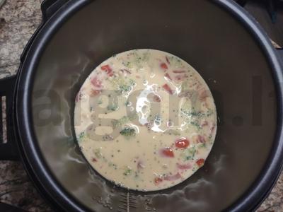 Sotūs daržovių omletas lėtoje viryklėje Žingsnis 4