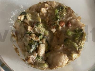 PP apkepas su žiedine kopūstu, riešutais ir brokoliais pagrindine nuotrauka