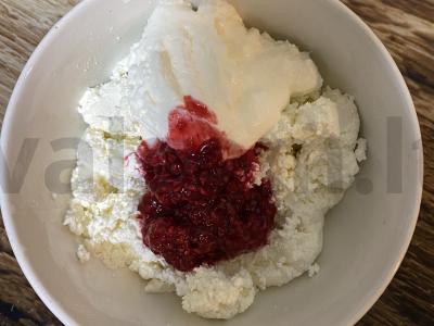 Varškės ir vaisių dubuo pusryčiams Žingsnis 2