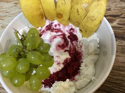 Varškės ir vaisių dubuo pusryčiams Žingsnis 5