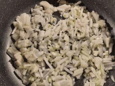 Kalakutiena, troškinta su grietine Žingsnis 1