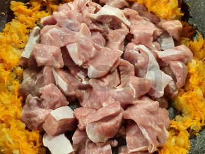 Kalakutiena, troškinta su grietine Žingsnis 4