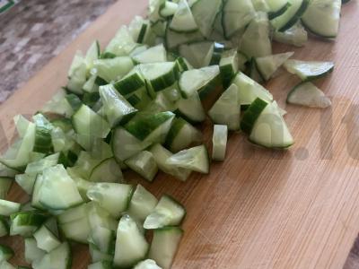 Vitaminų salotas iš šviežių daržovių ir žolelių Žingsnis 1