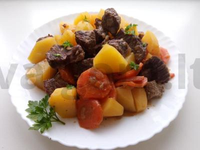 Tobulas troškintas mėsa su laimu orkaitėje pagrindine nuotrauka