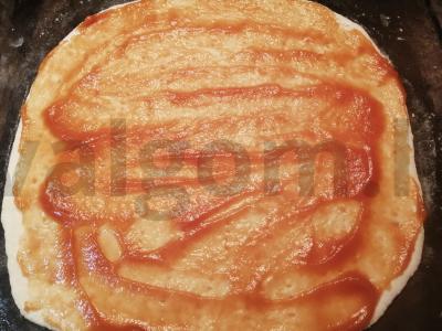 Namų pica „Mėsos bliuzas“ su dešra Žingsnis 2