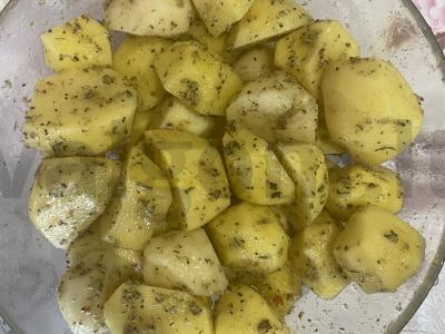 Kepti šlaunelės su bulvėmis Žingsnis 2