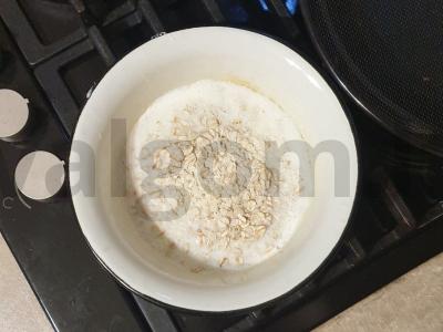 Avižinių dribsnių brownies su bananais ir vyšniomis Žingsnis 1