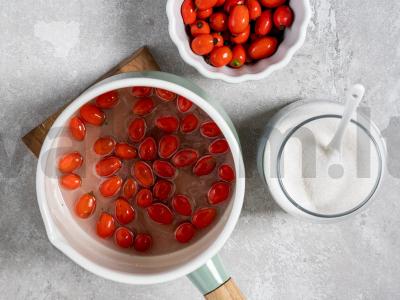 Šipinų uogienė su kauliukais Žingsnis 1