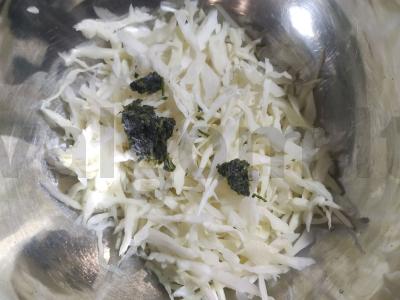 Namų dešrainiai „Rusų didvyriai“ su jautienos dešrelėmis, garstyčiomis, kopūstais ir morkomis Žingsnis 1