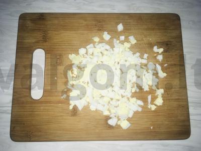 Salotos su krabų lazdelėmis nauju būdu Žingsnis 2